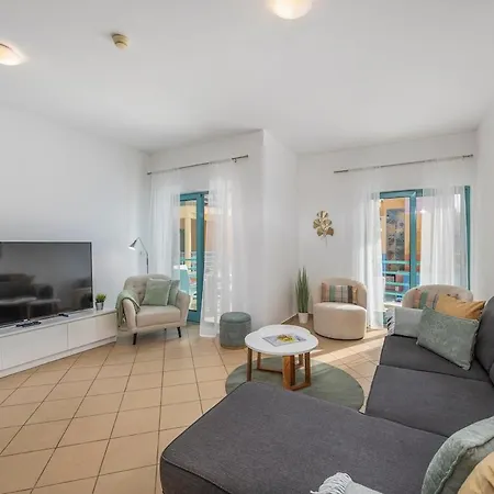 Gorgeous Oceanview Apartment, Marina